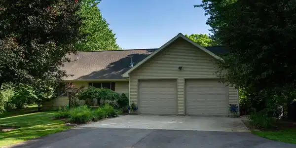 1083 El Camino Grande
