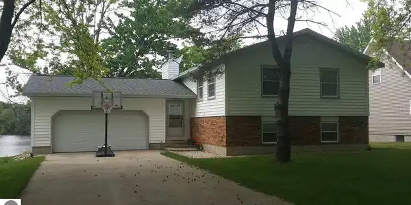 1254 Queensway Drive