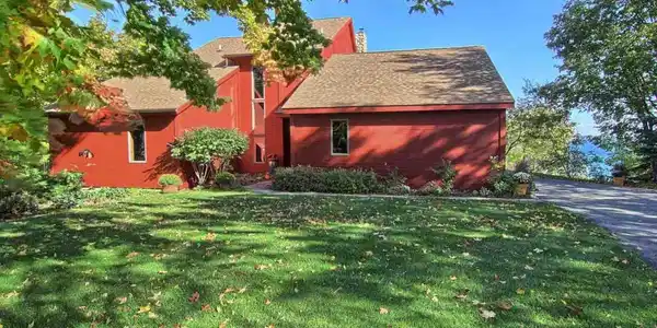 1555 S Maple Bluffs Court