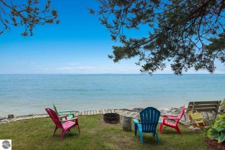 8684 N Bayshore