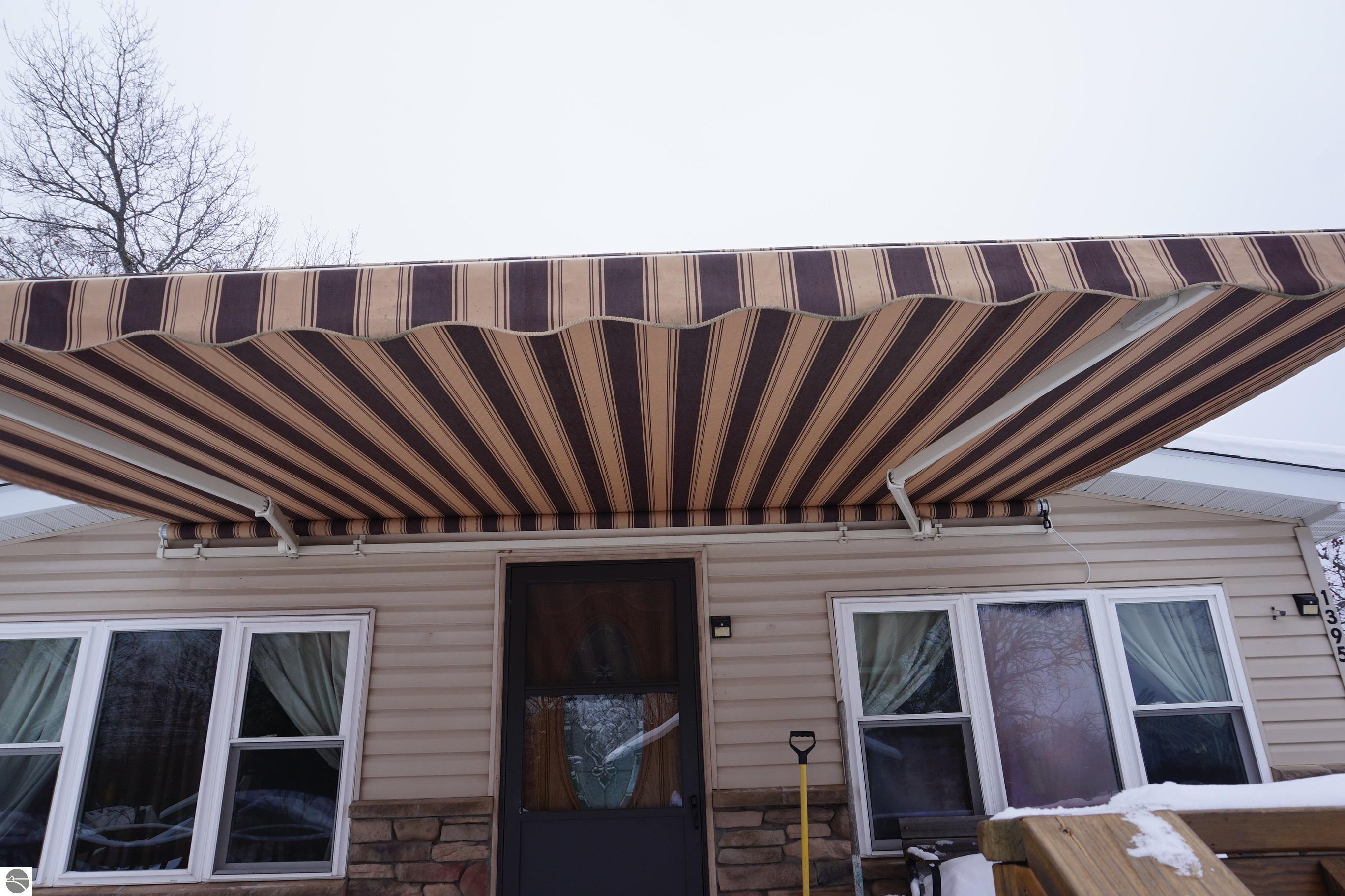 Image 2: sun setter awning ..