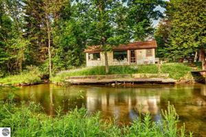 1983 E River Road