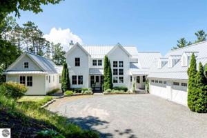 6816 Peninsula Drive
