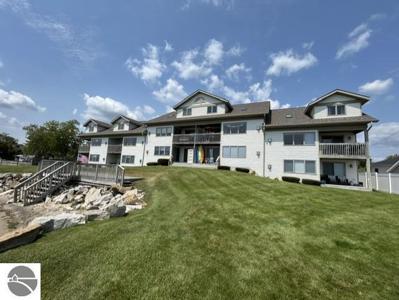 637 W Lake Street