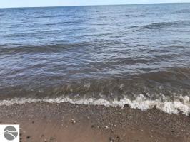 1823 S Sturgeon Point