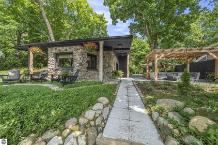 6988 Peninsula Drive