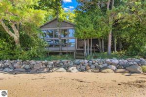 8362 N Bayshore Drive