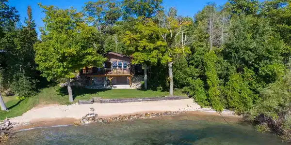 240 N Nanagosa Trail