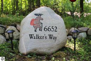 6652 Walkers Way