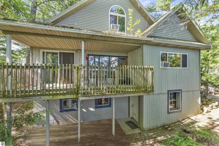 4411 Lakeview Trail