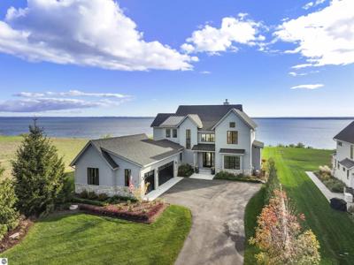 15722 Waters Edge