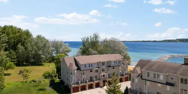 712 N Dockside Circle
