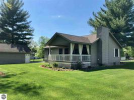 1926 S Ogemaw Trail