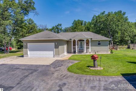 2811 Rifle River Trail