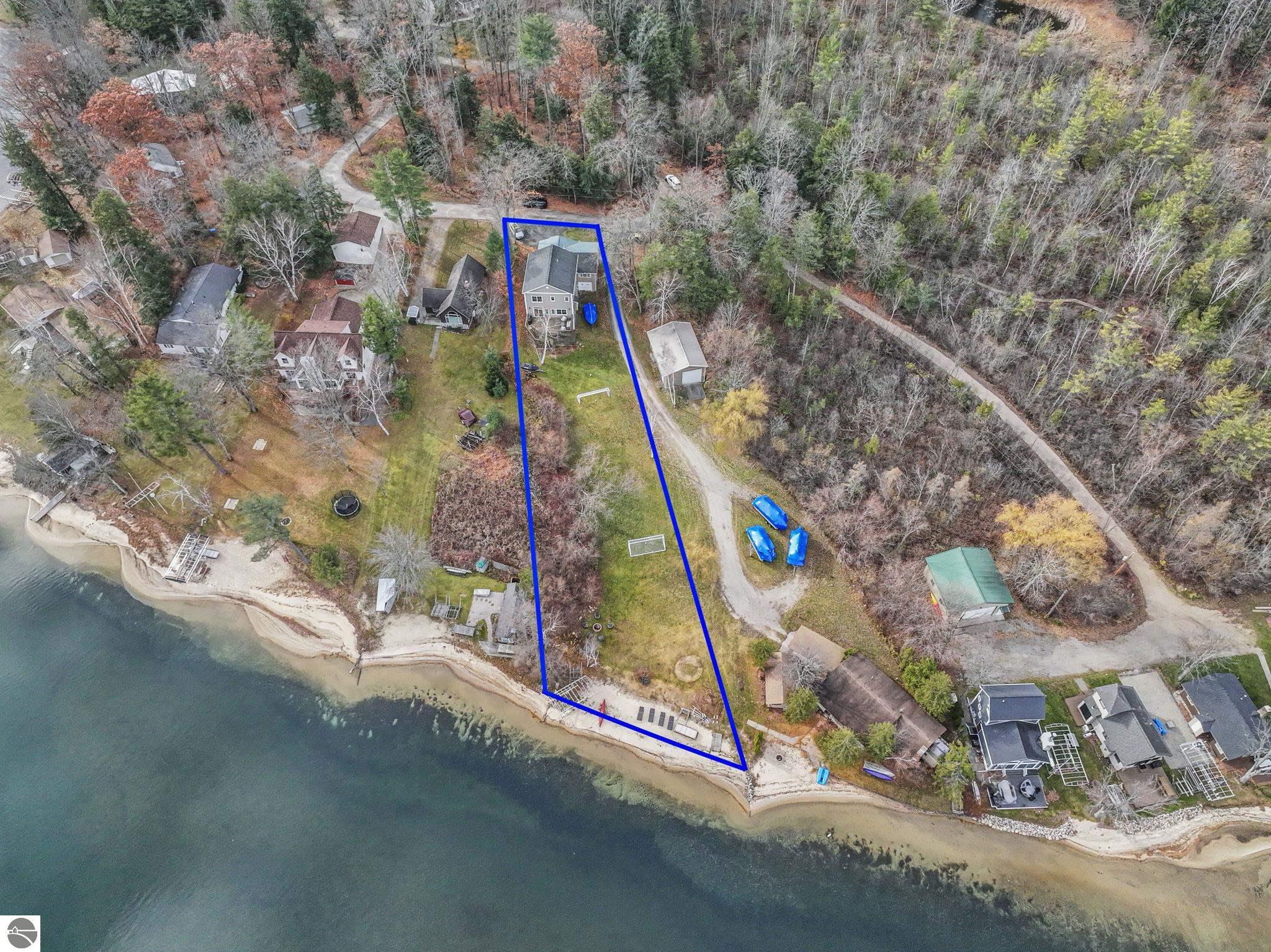 Image 4: Main house with 100 feet of private frontage.