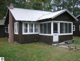 968 (Maple) N Huron Street