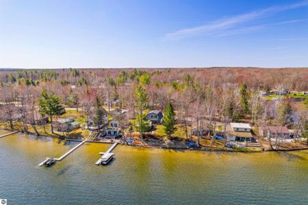 7609 Shore Road, NE
