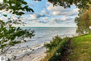4152 Lakeshore Road