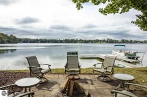 527 N East Silver Lake Road