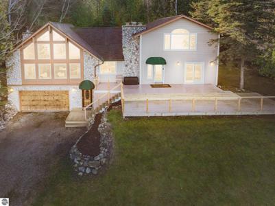 4098 Lakeshore Drive