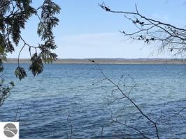 8222 Lakeside Trail