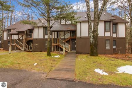6493 Deer Path
