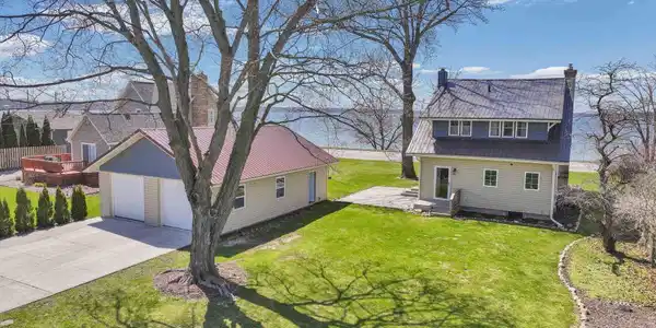 407 S Lakeshore Drive