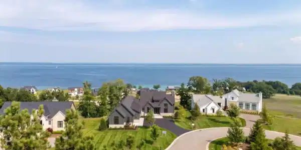 15985 Waters Edge
