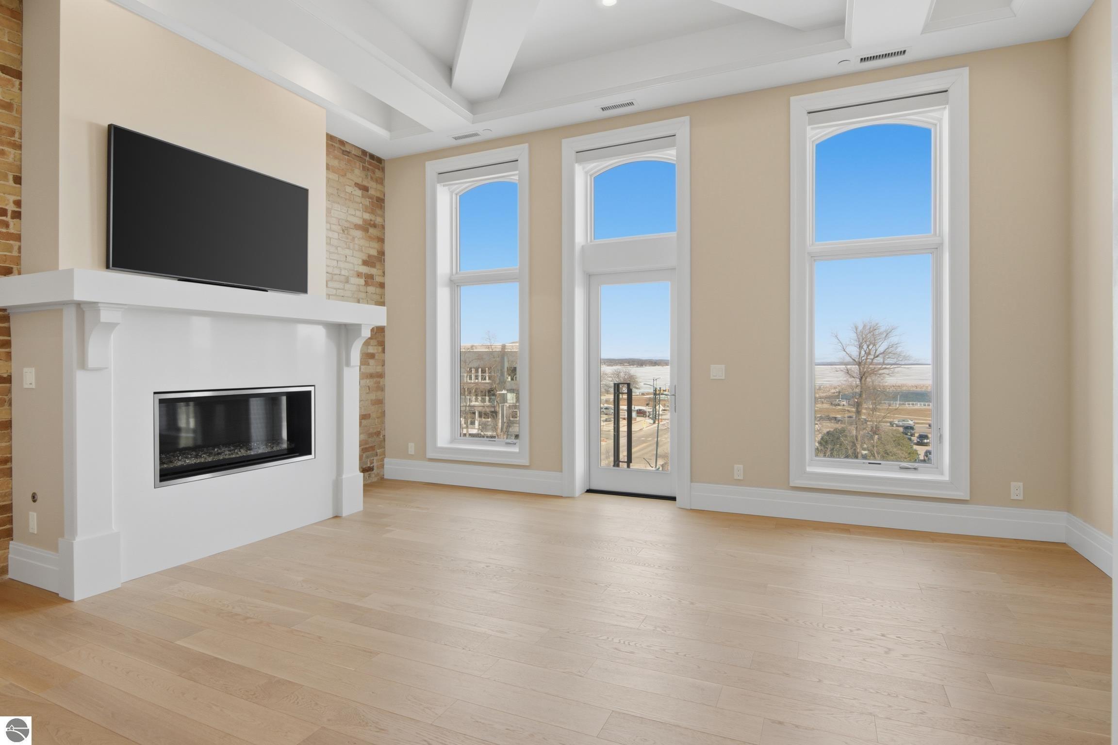 Image 3: Living Room