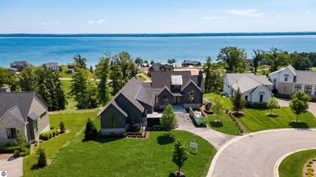 15985 Waters Edge