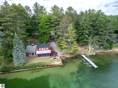 10582 N Twin Lake Road, NE