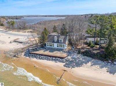 3126 Lake Shore Road