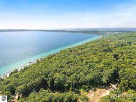 28/29 Woodsmere Hills Drive