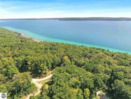 24/25 Woodsmere Hills Drive