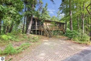 8827 N Bayshore