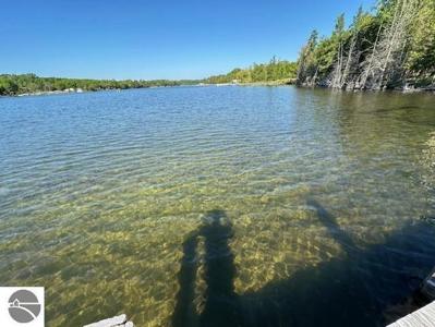 000 Clam Lake Road