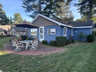 5912 Westshore Drive