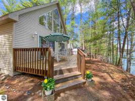 10259 Twin Lake Road, NE