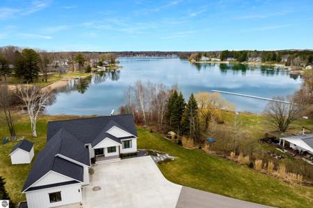 504 S East Silver Lake Road