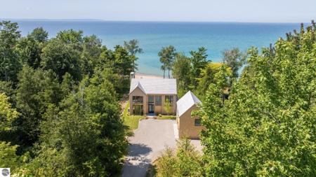 6987 N Manitou Trail