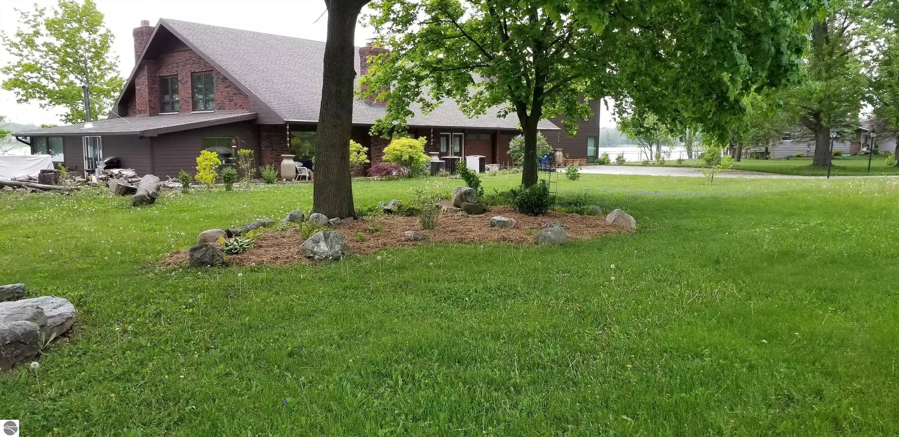 Image 1: Beautiful grounds on these 4 private waterfront lots.