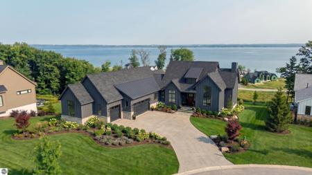 15985 Waters Edge