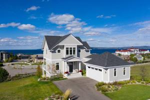 3744 Cliffs Drive