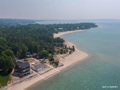 525 Harbor Beach Circle