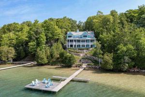 2186 Eagle Island Road