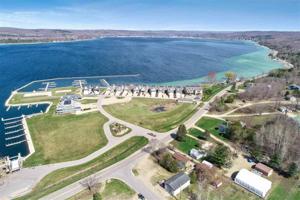 4556 Lakeshore Road