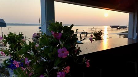 3312 Springwater Beach Road