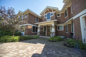 07535 Oyster Bay Drive