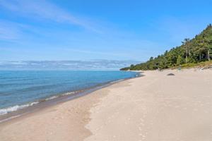 5542 Lower Shore Drive