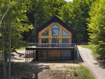 3142 Lake Shore Road